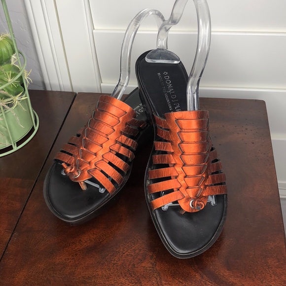 Donald J. Pliner Shoes - Donald J Pliner Distressed Metallic Sandal Size 7N